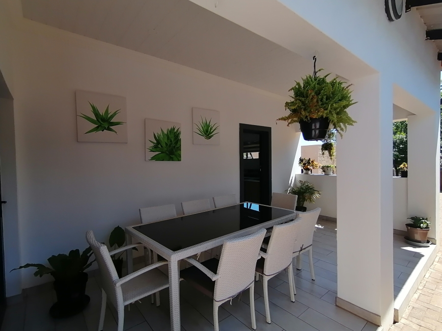 6 Bedroom Property for Sale in Wilkoppies North West